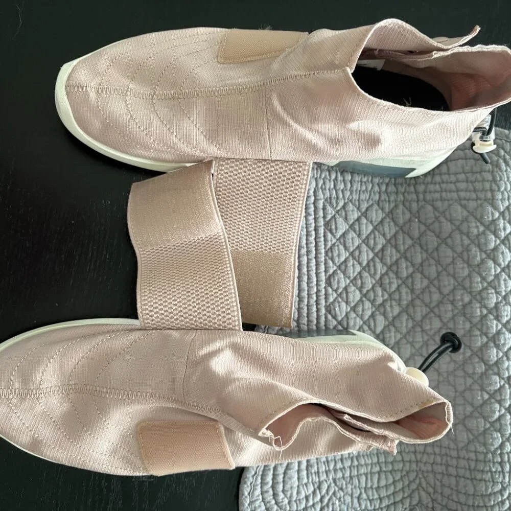 Nike Air Fear of God MOC Particle Beige Unisex Women Size 9 Men 7.5 EUC